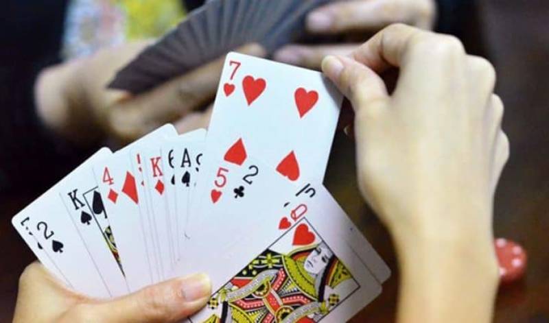 Đánh bài lẻ sớm để tránh bị giam bài